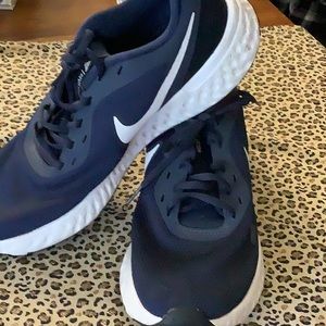 Mens Nike Revolution Navy shoes Size 11